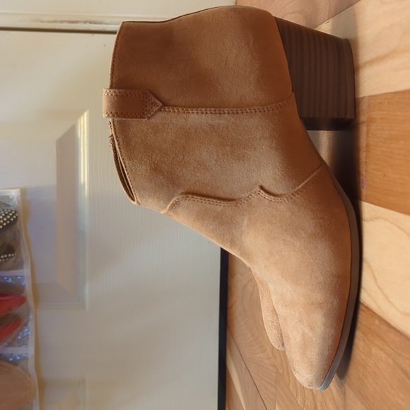 Old navy women's booties - Picture 2 of 3